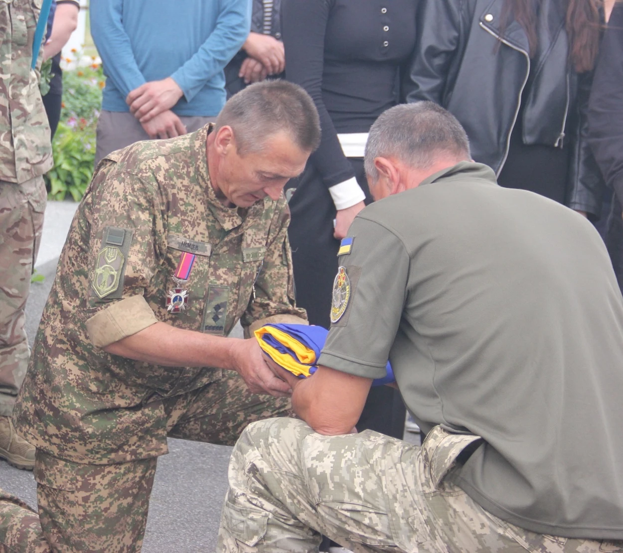 На труну, де не було тіла сина, батько поклав берета танкістів: в Іванові вшанували полеглого воїна