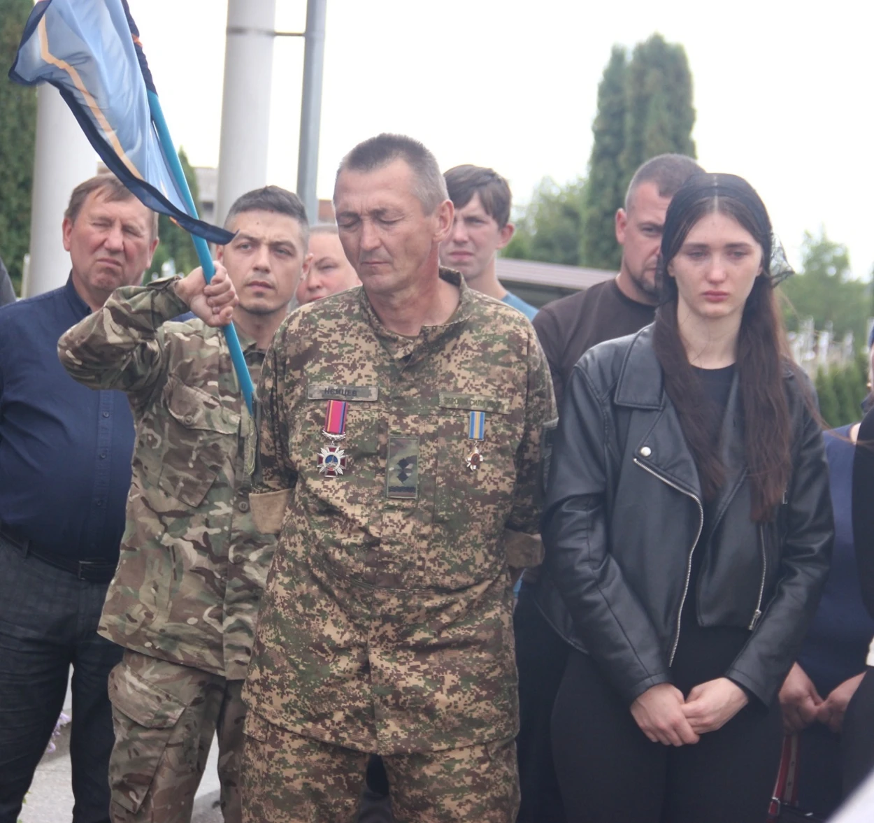 На труну, де не було тіла сина, батько поклав берета танкістів: в Іванові вшанували полеглого воїна