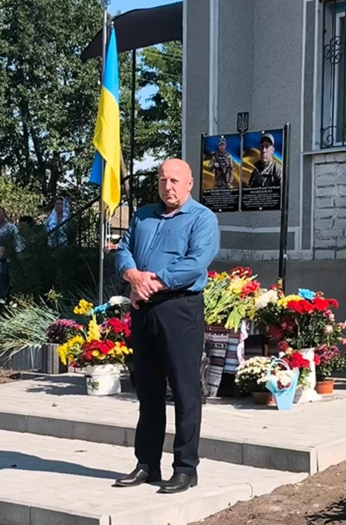 У Хомутинцях на території церкви встановили пам’ятні дошки на честь полеглих воїнів-односельчан