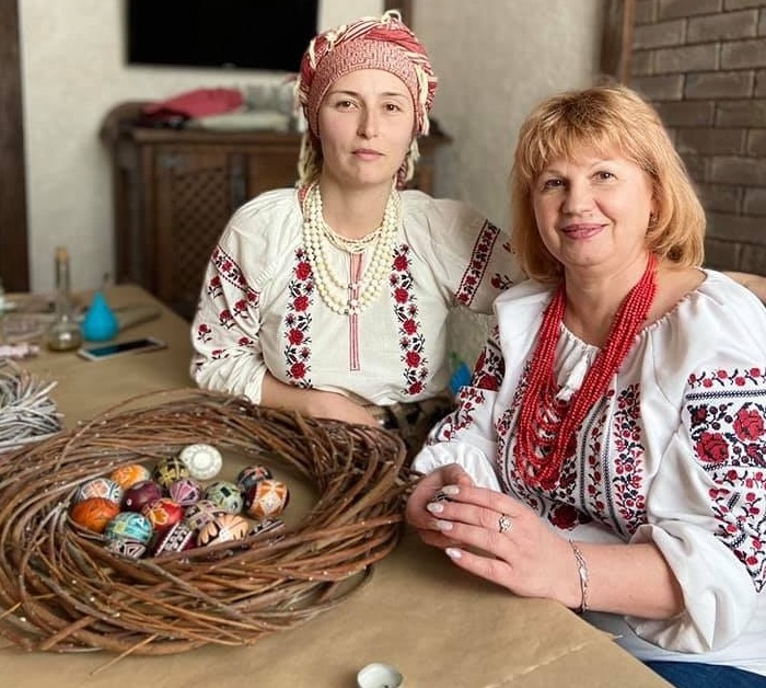 Лариса Смашнюк (ліворуч).