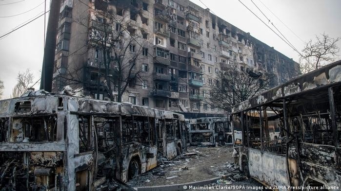 Російські бомби хаотично знищують Маріуполь і до сьогодні