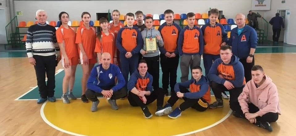Баскетболісти та тренери команд із 
Калинівської громади