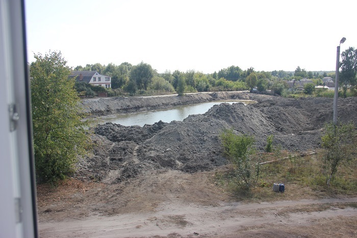 Водойма - вид з вікна школи