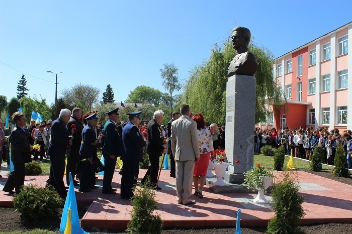 Відкриття погруддя у 2014 році