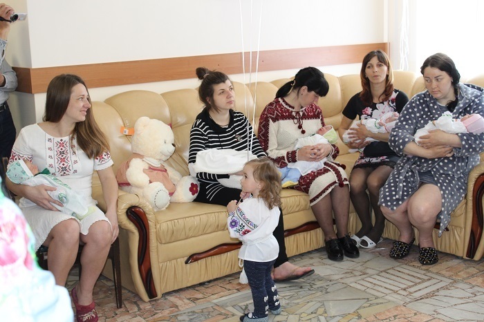 Відвідування породіль у пологовому відділені заборонять