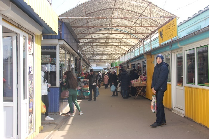 Роздрідну торгівлю продуктами харчування дозволяють