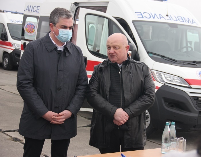 Владислав Скальський (ліворуч) та директор Віницького обласного центру екстреної допомоги Анатолій Пірникоза