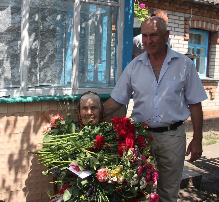 Агрипина Порфирівна з сином Василем Пугачем