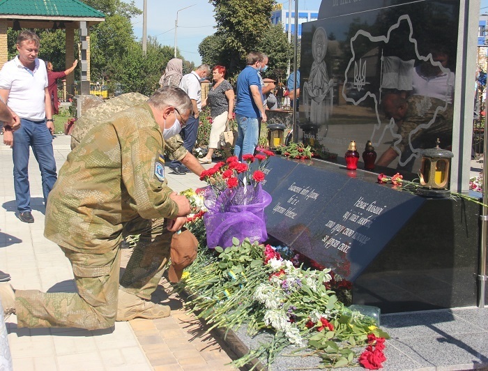 Роман Смішний вшановує пам'ять загиблих