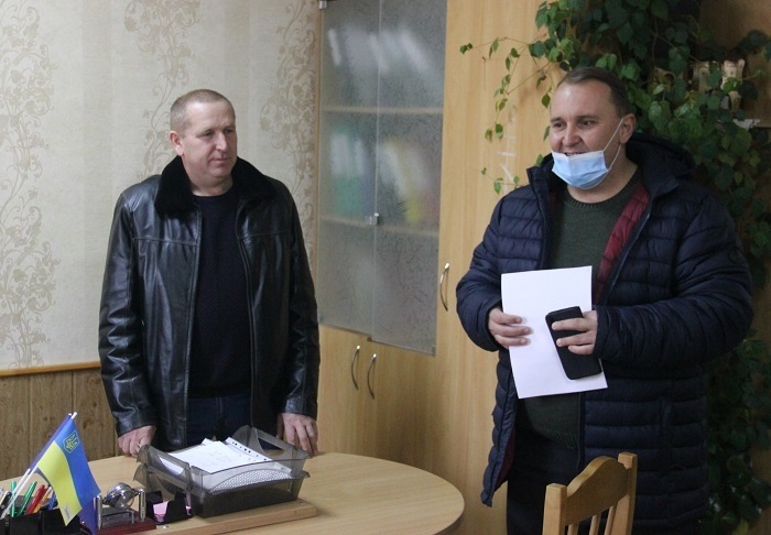 Віктор Кособуцький (праворуч) та в.о.старости Бережан Сергій Тишко
