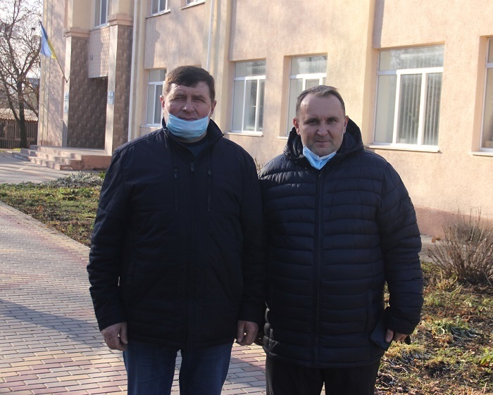 В.о.старости Радівки Валерій Пачевський (ліворуч) та Віктор Кособуцький