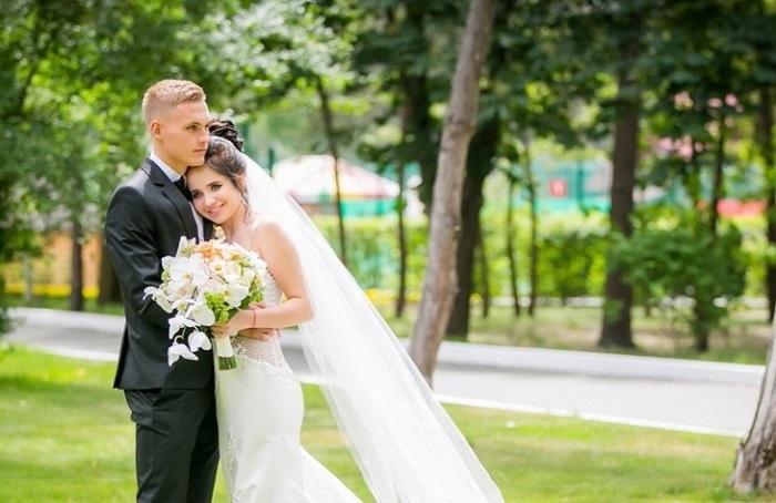 Віталій та Аліна Буяльські у день весілля