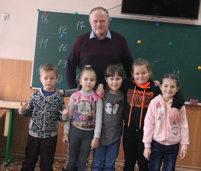 Микола Гнатюк зі своїми учнями