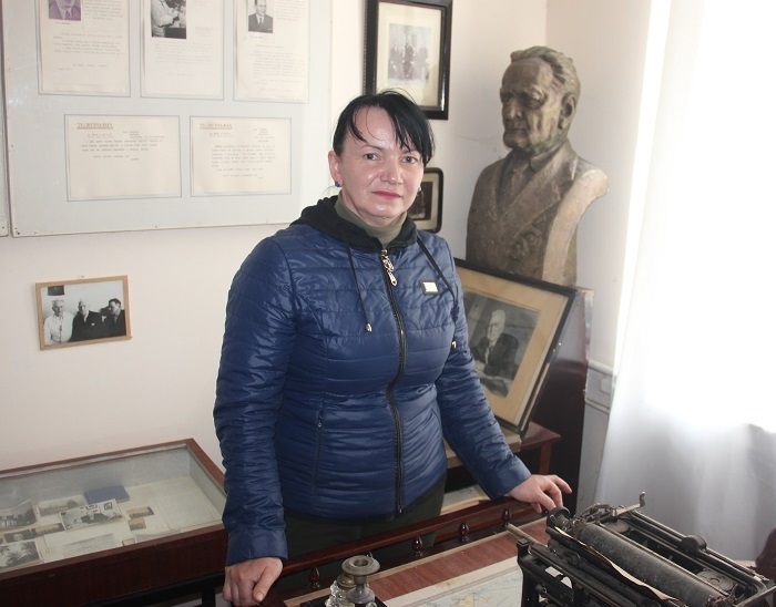 Олена Шикирява