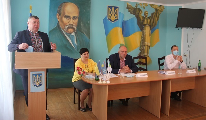 В.Соколовий виступає перед депутатами Іванівської сільської ради