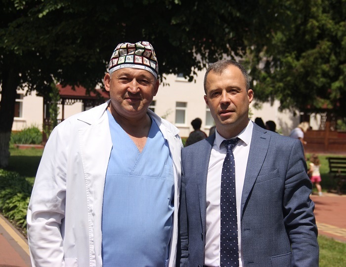 Валерій Якимець та Ілля Гуменчук: лікарі -хірурги, колишній і чинний депутати обласної ради