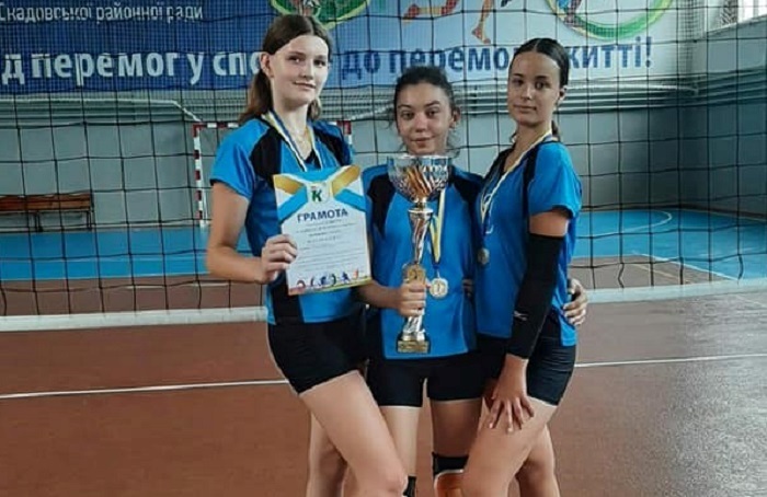 Софія Павловська, Анастасія Буяльська, Дарія Ярмолюк (злівва праворуч)