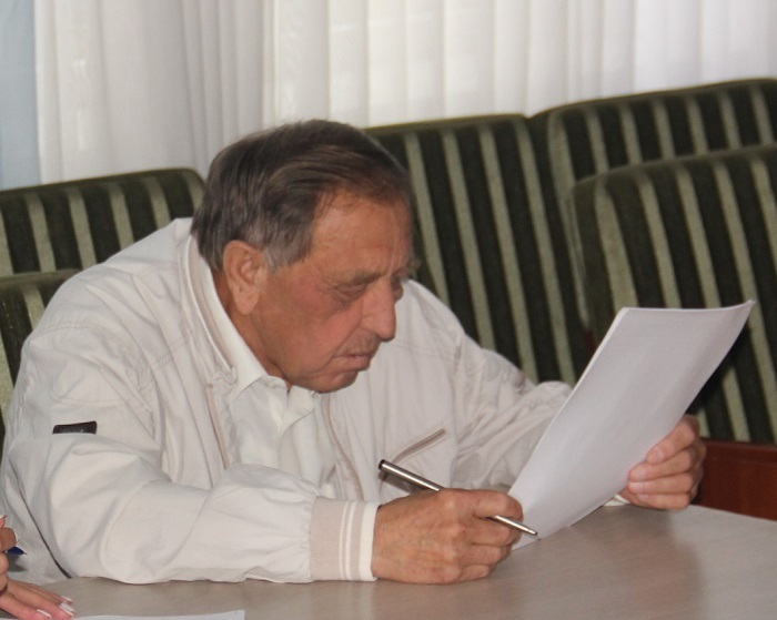 Василь Первак досі очолював школу у Гущинцях і знову претендував на посаду