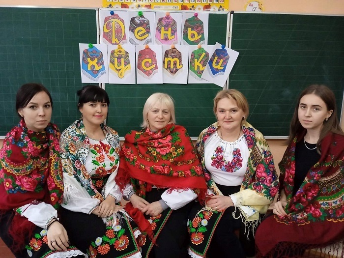 Учительки гімназії с.Нападівки