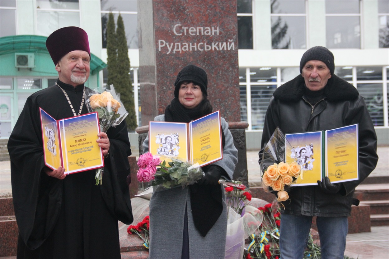 Лауреати літературної премії Руданського (зліва-направо) - Борис Пентюк, Зоя Красуляк, Микола Пасічник