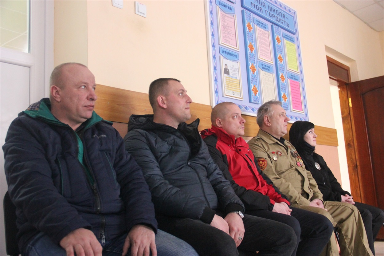 (зліва-направо) Сергій Говоруха, Андрій Васюк, Станіслав Жидкевич, Віктор Вараниця, Людмила Паламарчук - інспектор з ювенальної превенції Хмільницького РВП
