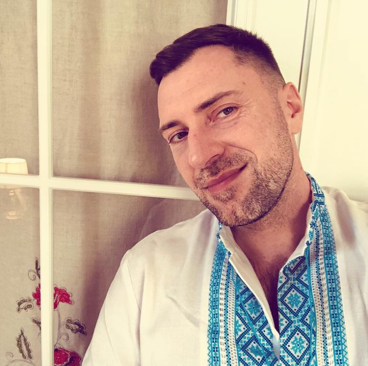 За словами друзів, Олександр любив та шанував традиції свого народу