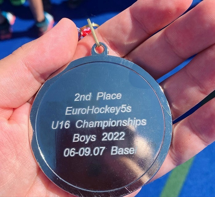 Медаль за друге місце на чемпіонаті Європи з хокею 5