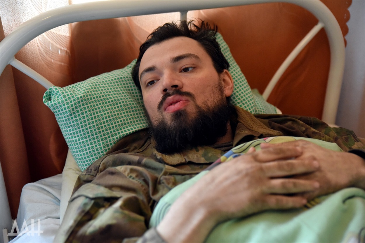 Андрій Кметь під час перебування у лікарні в полоні