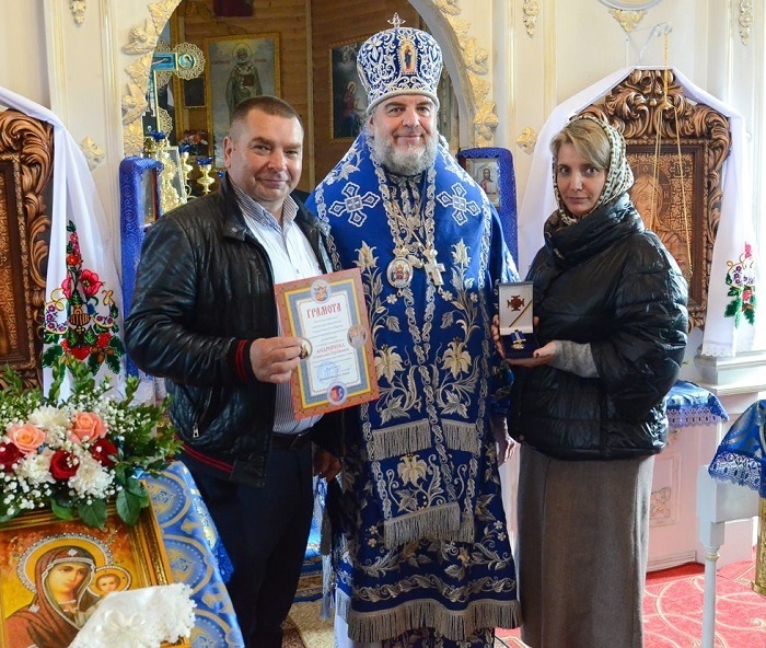 Митрополит Симеон вручив церковні відзнаки парафіянам і благодійникам мирненського храму.