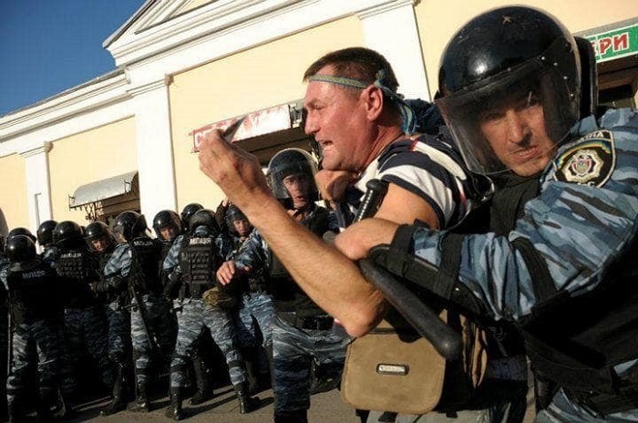 Костянтин Васюк на одній з протестних акцій