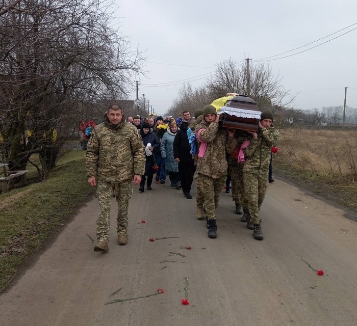 Останній земний шлях Романа Устія був встелений квітами