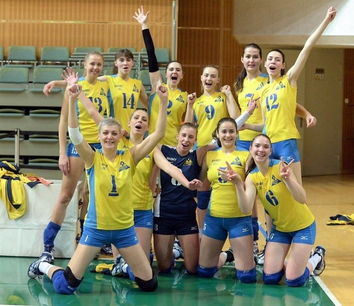 Команда "Білозгар-Медуніверситет" - срібний призер чемпіонату України 2017 року. Юлія Якушева(№1), Гана Лизанець(№2)