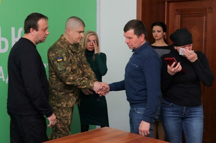 Нагороду сина отримують батьки Олександра Глушка