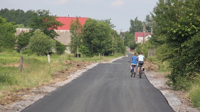 Асфальтне покриття облаштували на відтинку 1,7 кілометра