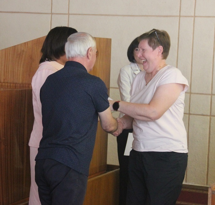 Відзнаку міської ради отримує тренерка з волейболу Лариса Дуніна