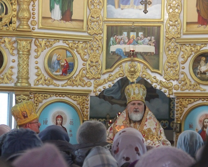 Архієпископ Михаїл відслужив Службу Божу у храмі Миколая Чудотворця