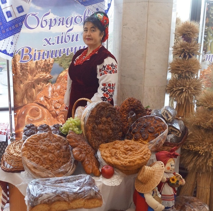 Майстриня випікання обрядових хлібів Лілія Ступак з Байківки.