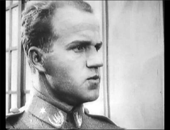 Юрій Тютюнник у ролі Юрія Тютюнника у фільмі П.К.П.