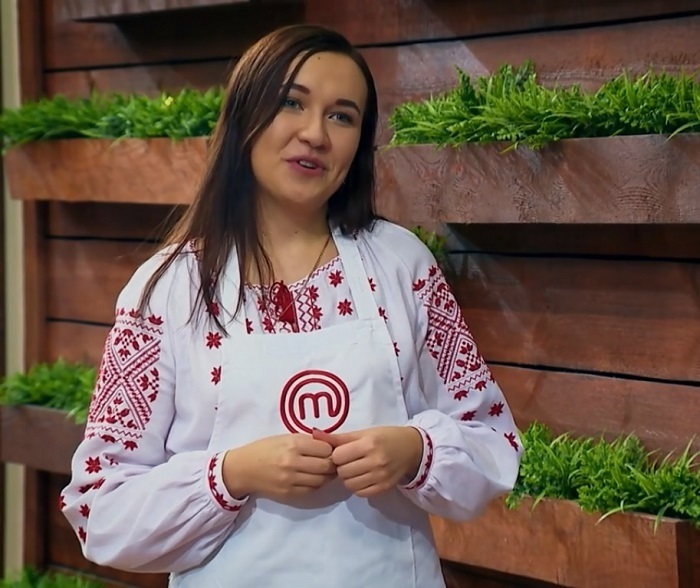 Аліна Бурик у фірмовому фартусі "Майстер шеф"