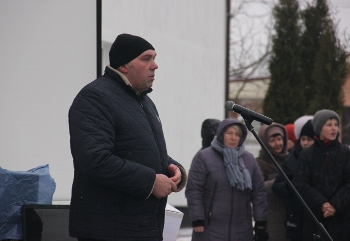 Виступає сільський голова Михайло Кулик