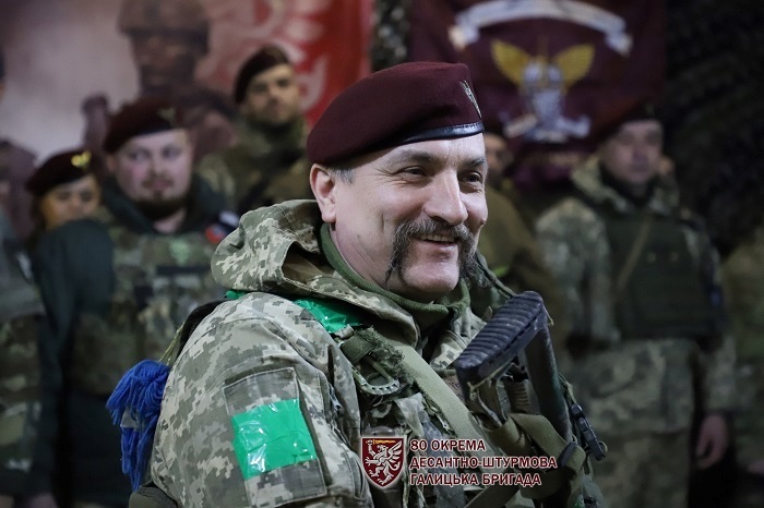 Руслан Панезьоров під час вручення чергової бойової відзнаки