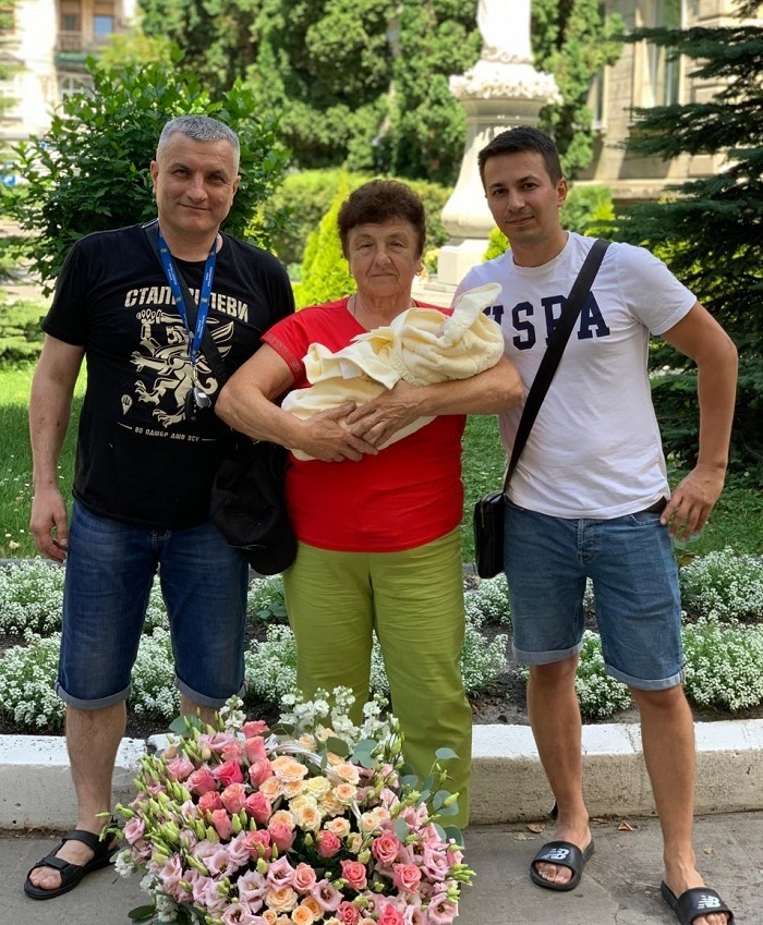 Ніна Панезьорова з синами та онучкою