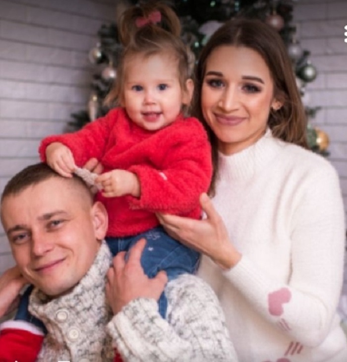 Донечка Поліна називала тата королевичем, а він її - принцесою.