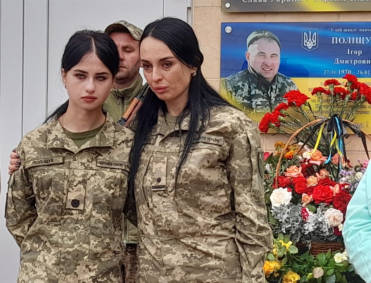 Обидві доньки Ігоря Поліщука - військові