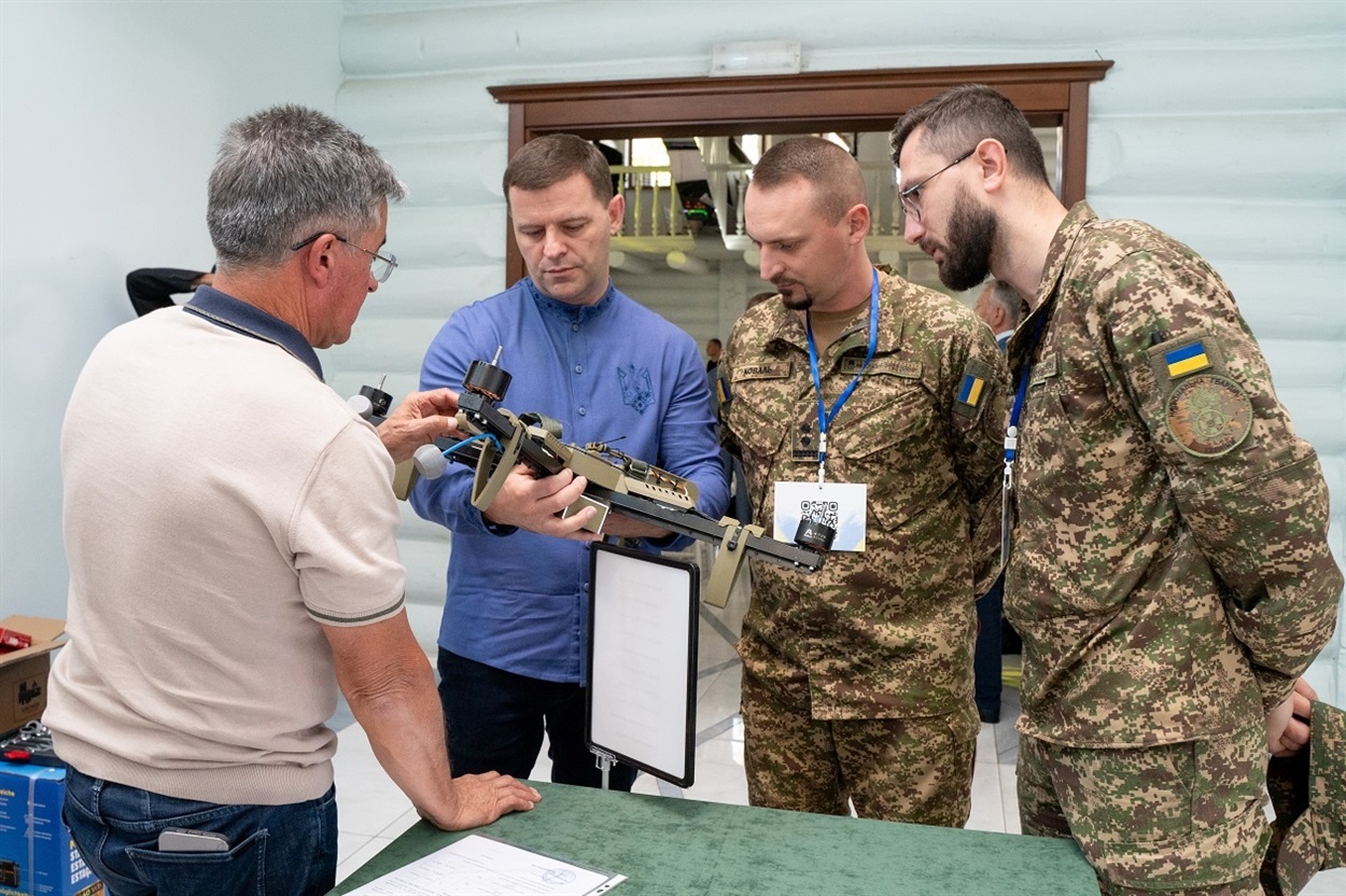 Ще сім автівок та обладнання на 4 млн грн придбав Фонд Миколи Філонова для захисників України