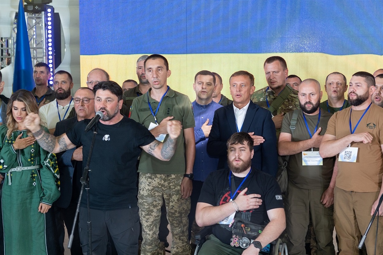 Ще сім автівок та обладнання на 4 млн грн придбав Фонд Миколи Філонова для захисників України