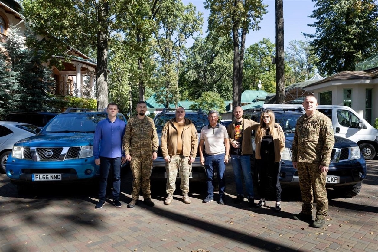 Ще сім автівок та обладнання на 4 млн грн придбав Фонд Миколи Філонова для захисників України