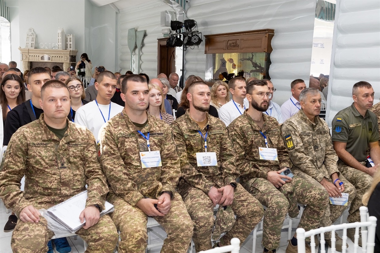 Ще сім автівок та обладнання на 4 млн грн придбав Фонд Миколи Філонова для захисників України