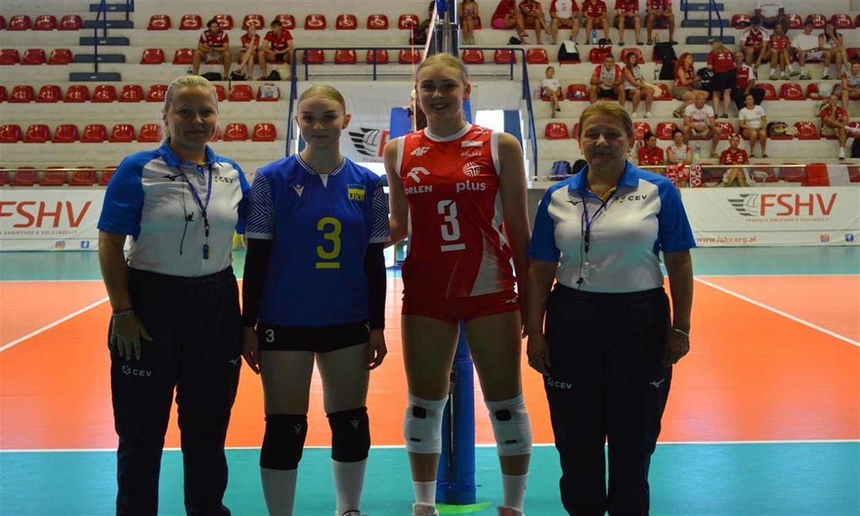 Яна Воронюк (№3) перед матчем зі збірною Польщі