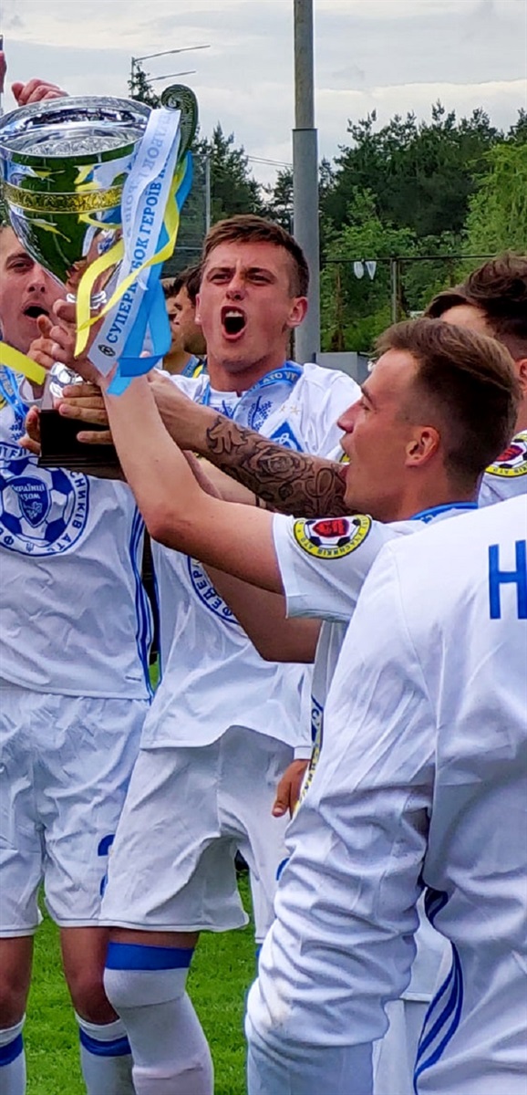 Богдан Бедюк із Суперкубком Героїв АТО